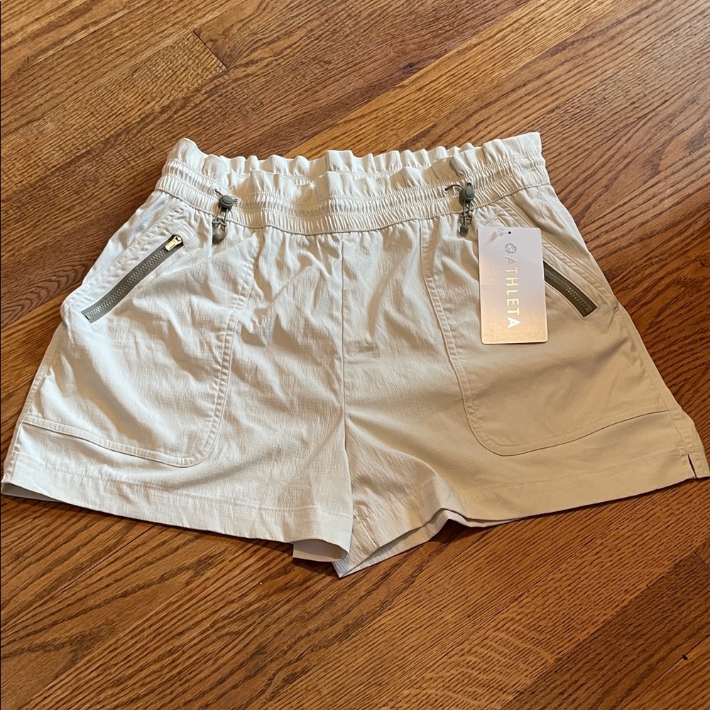 NWT Athleta Trekkie Parachute Short Sz SP Adustable Waist 3 zipper pockets beige